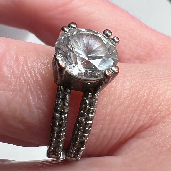 Round Cushion Cut Double Band Crystal Cocktail Ring 💍 - Picture 5 of 16